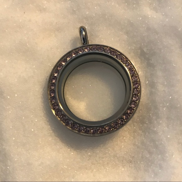 Origami Owl Jewelry - Origami Owl Medium Locket With Crystal Twist Face Origami Owl Jewelry - Origami Owl Medium Locket With Crystal Twist Face
